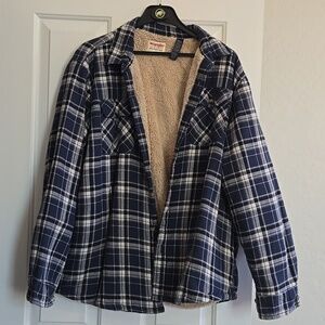 Thick wrangler shirt size XL